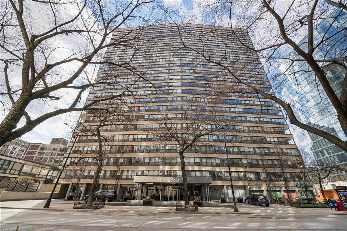2930 N Sheridan Road #1009 — Chicago, IL 60657