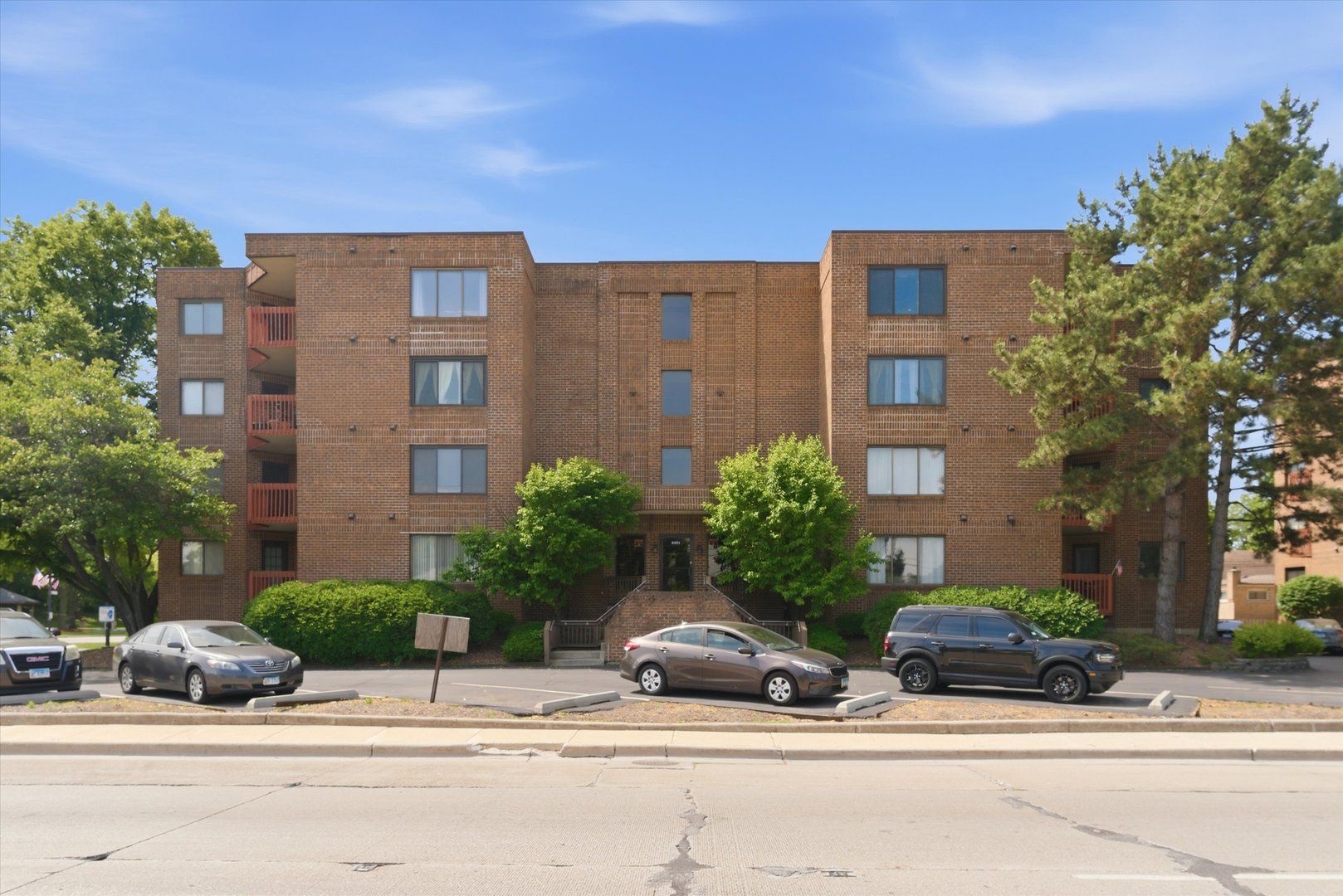 6401 Pershing Road #105 — Stickney, IL 60402