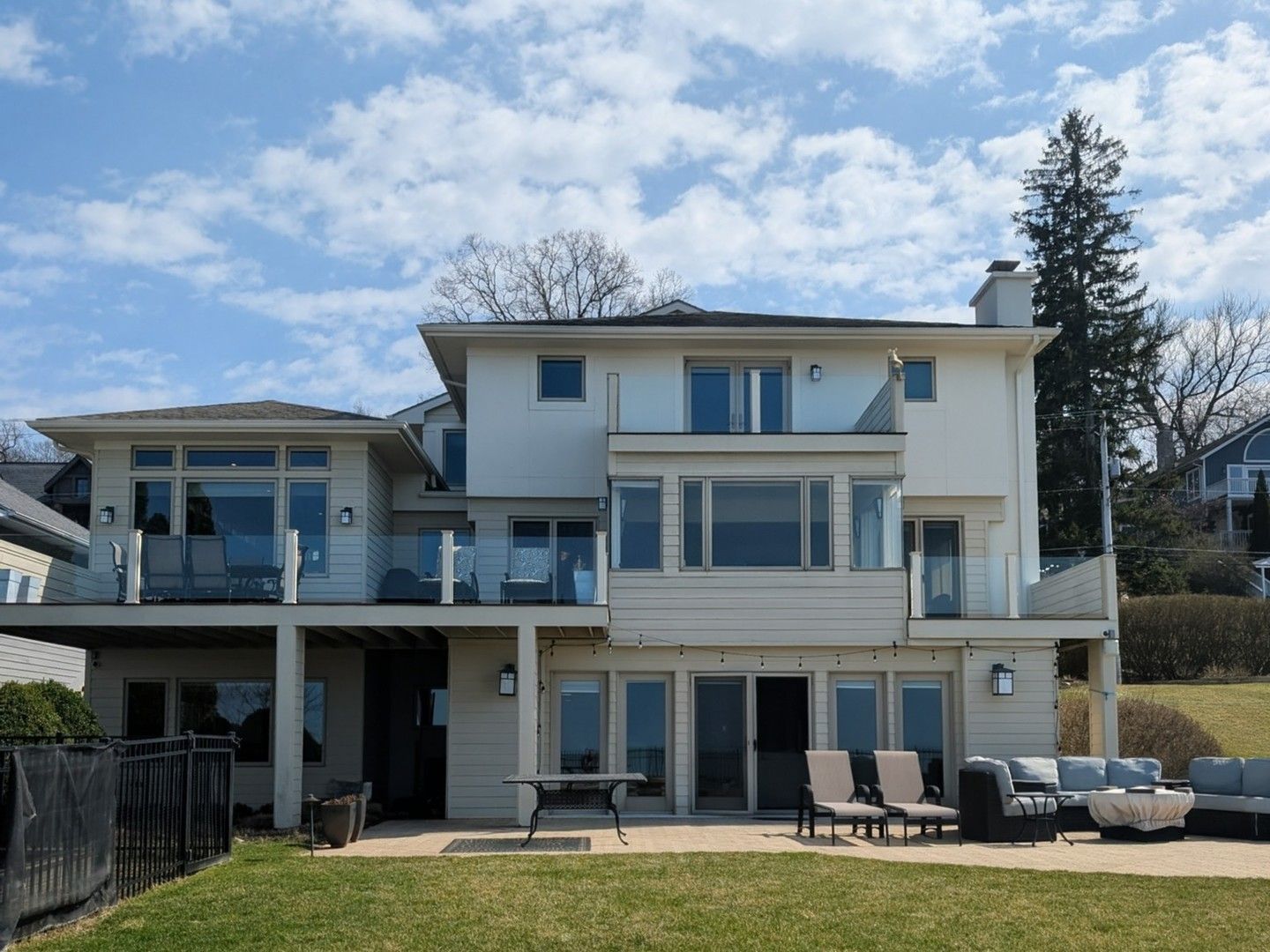 2940 Lake Shore Drive — Long Beach, IN 46360