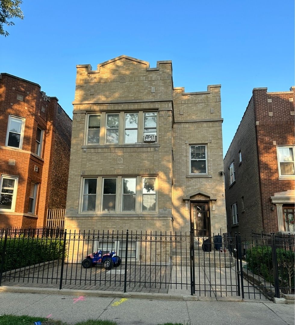 5632 N Rockwell Street — Chicago, IL 60659