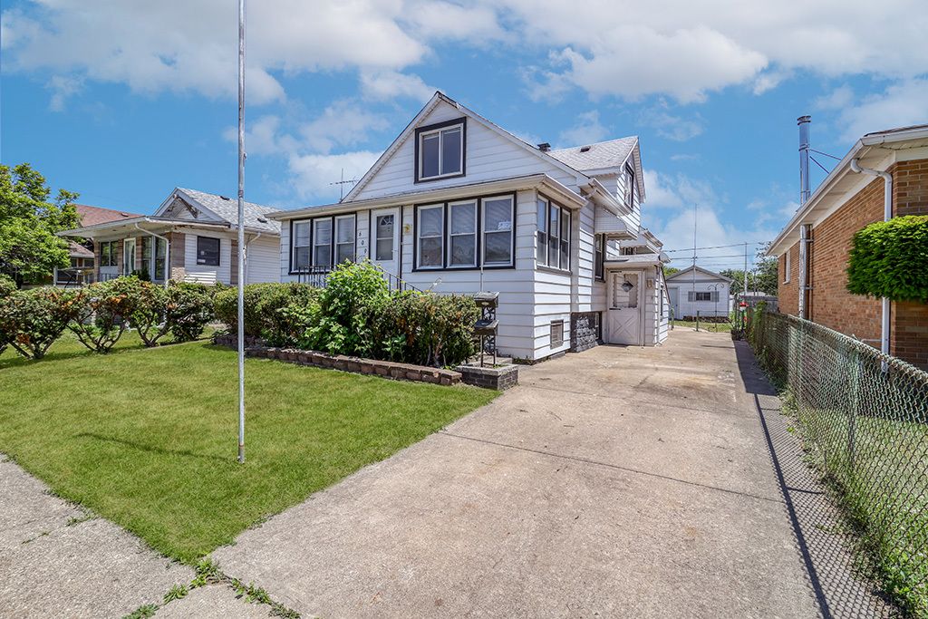 609 Greenbay Avenue — Calumet City, IL 60409