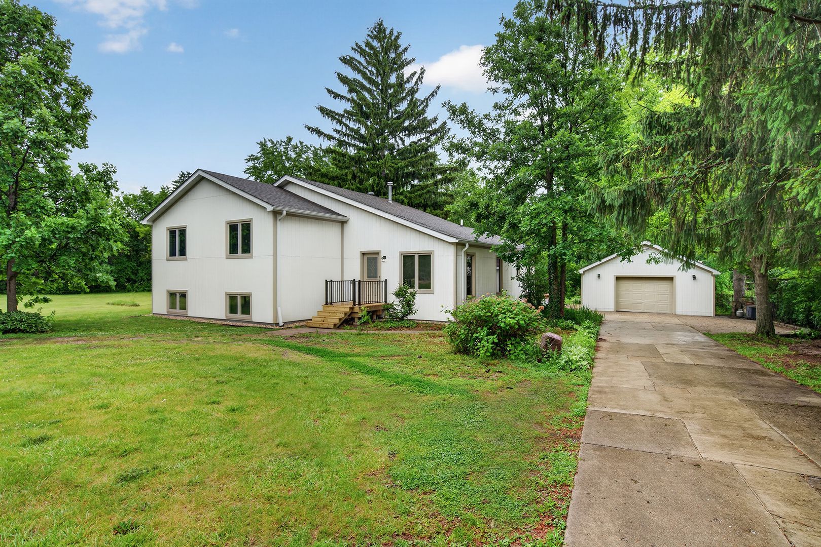 33 Valewood Road — West Chicago, IL 60185