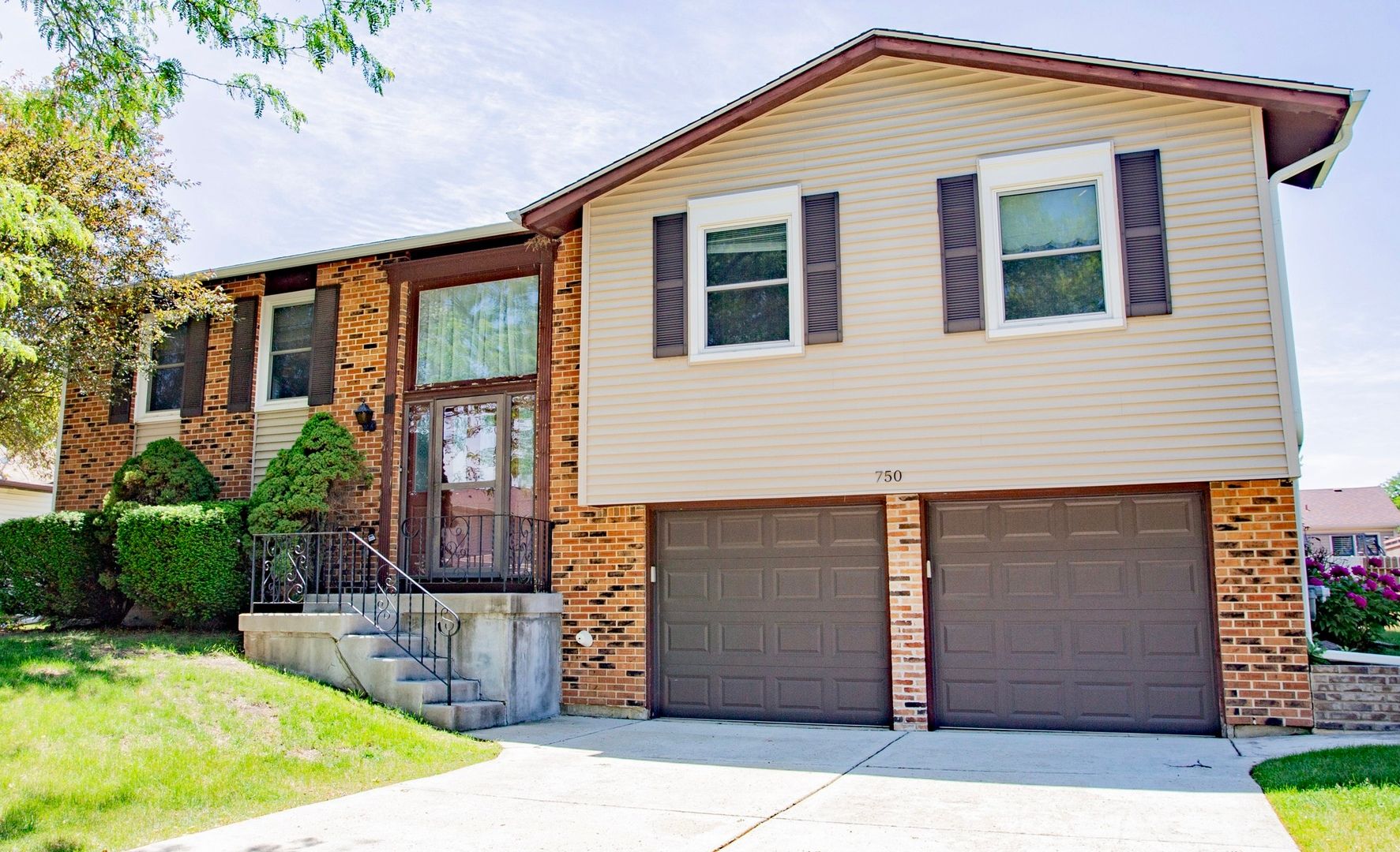 750 Michigan Lane — Elk Grove Village, IL 60007