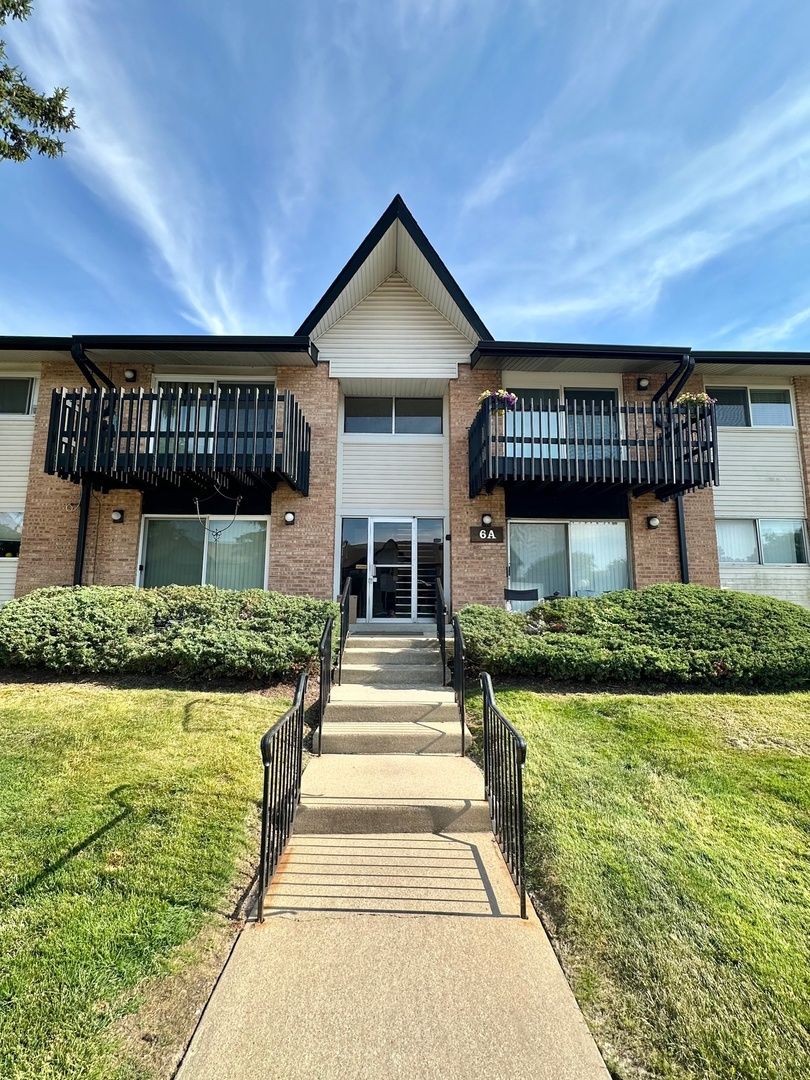 6A Kingery Quarter Road #203 — Willowbrook, IL 60527