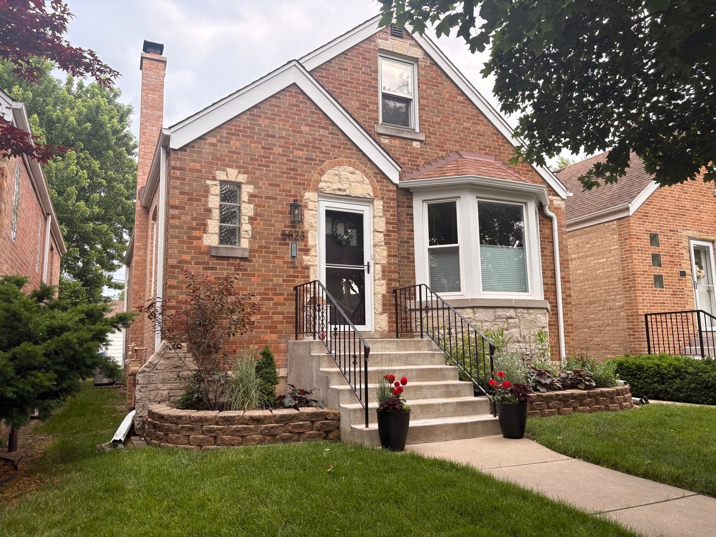 5823 N Merrimac Avenue — Chicago, IL 60646