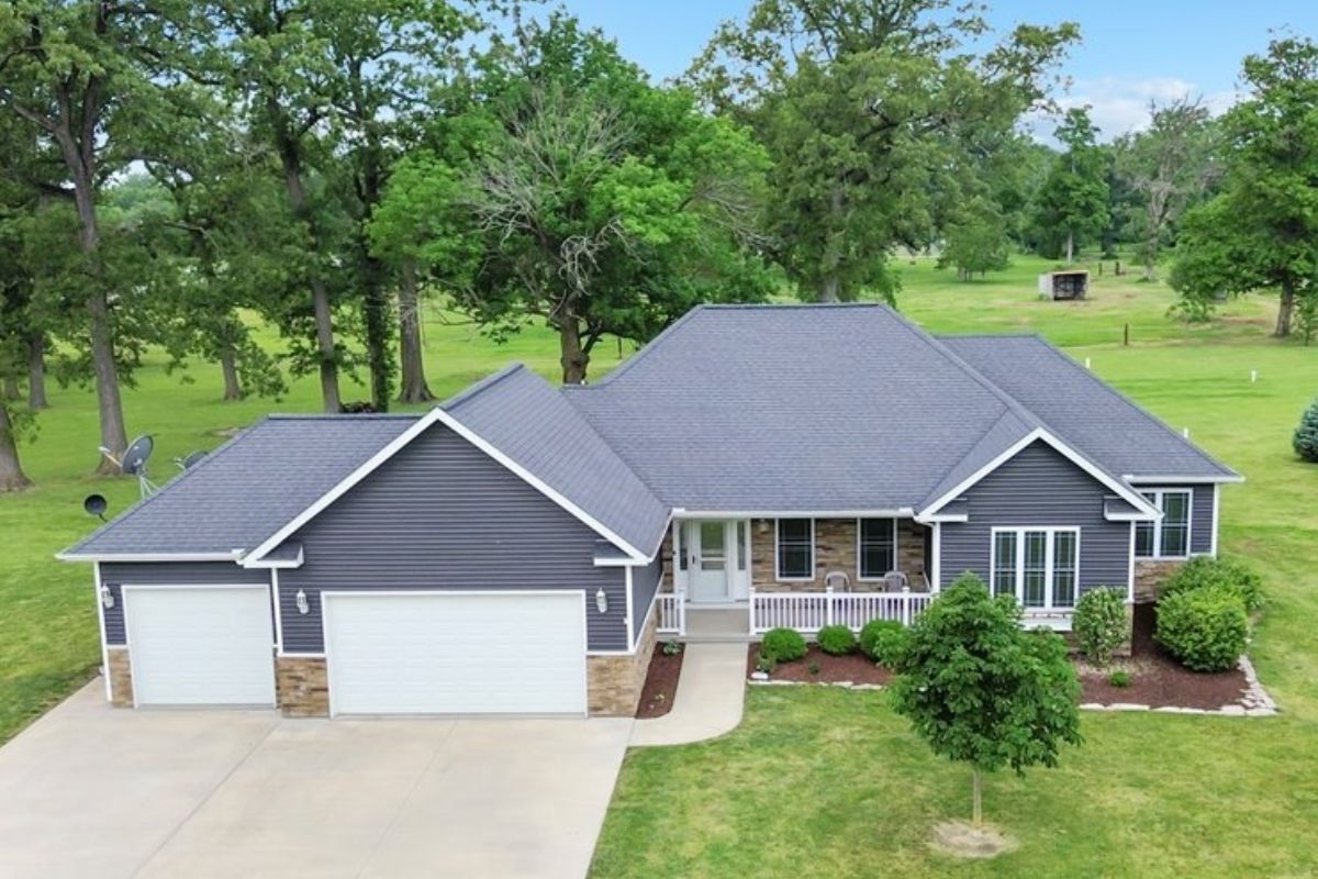 17055 N 1112 East Road — Pontiac, IL 61764