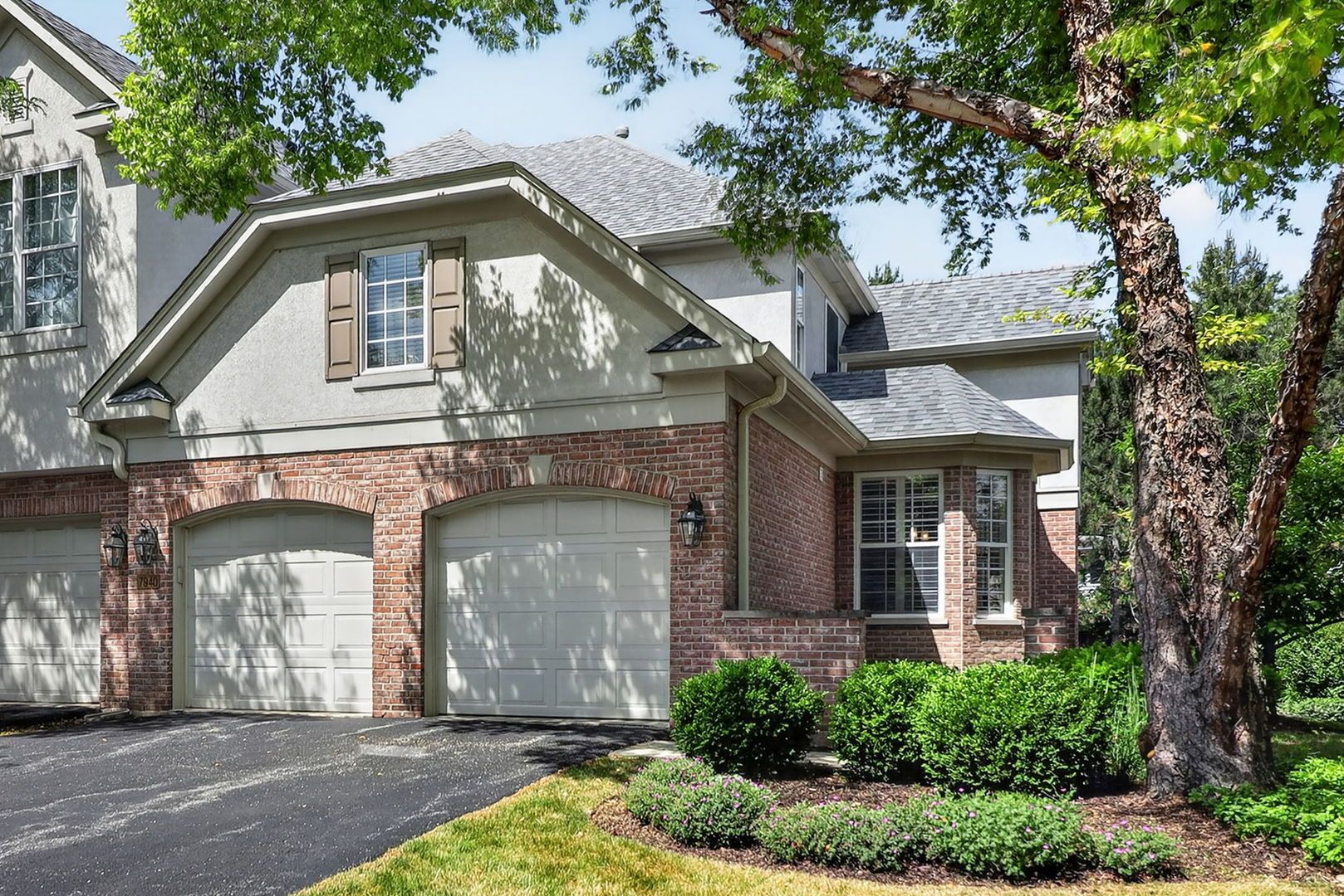 7940 Ashbrook Court — Darien, IL 60561