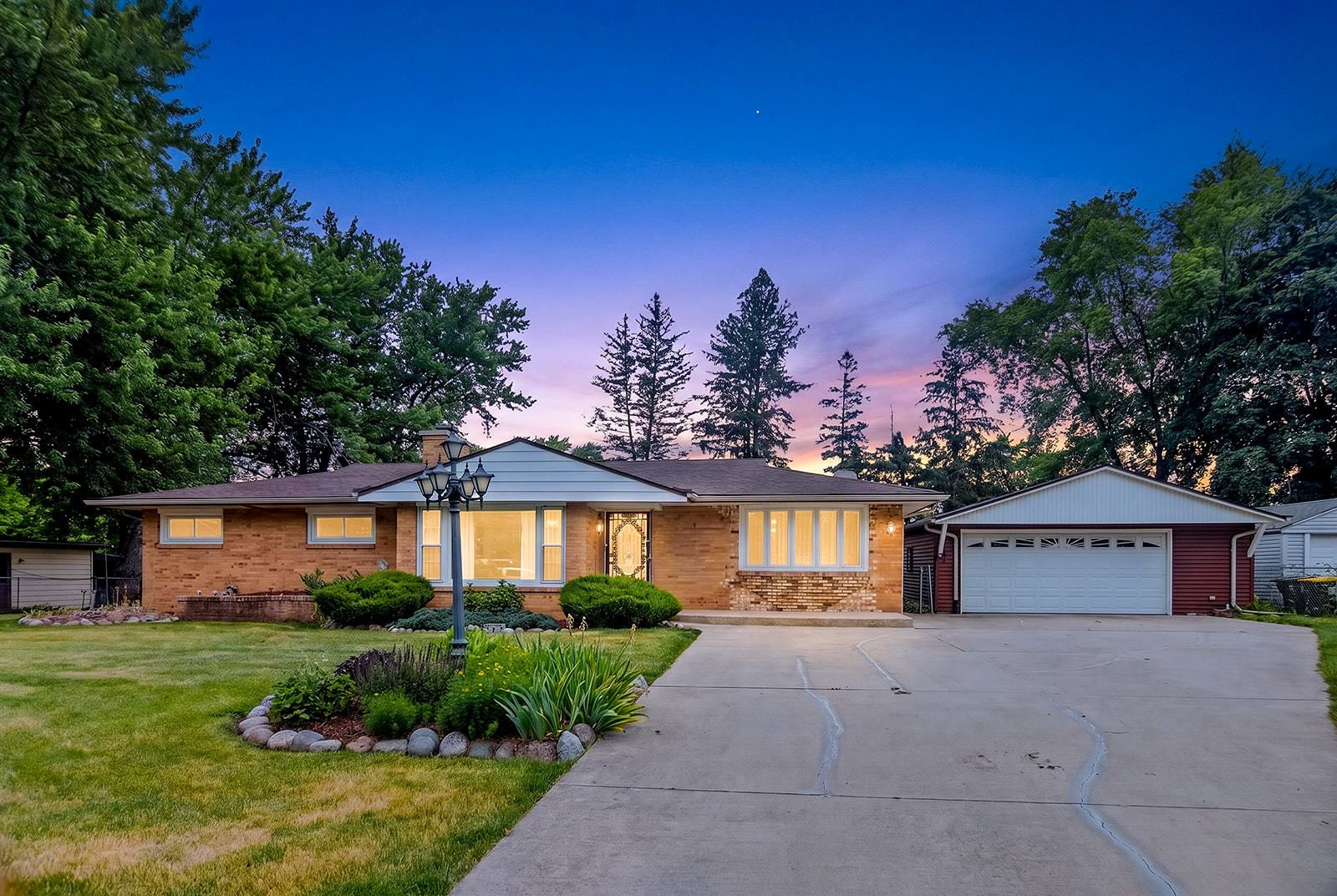 106 Superior Avenue — Machesney Park, IL 61115