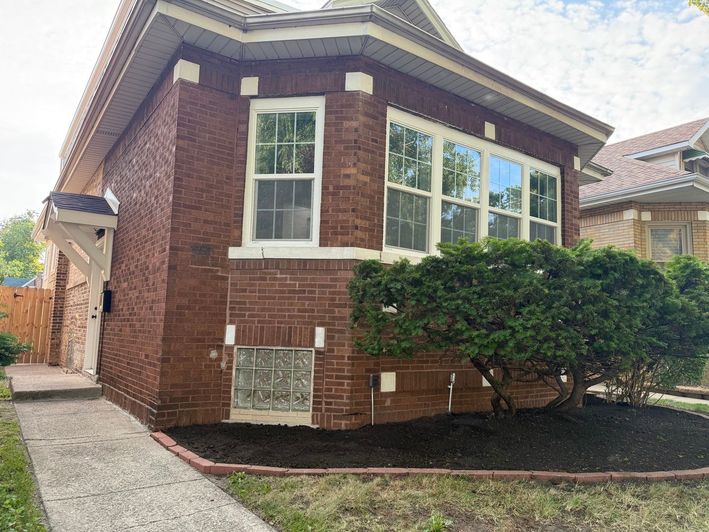 8232 S Calumet Avenue — Chicago, IL 60619