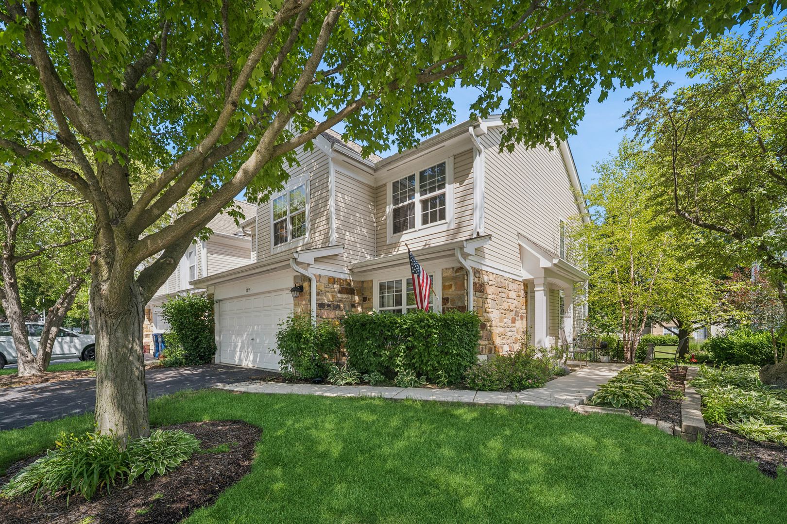 169 Crescent Lane — Schaumburg, IL 60193