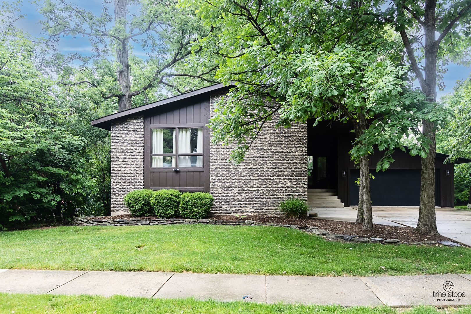 3130 Scenicwood Lane — Woodridge, IL 60517