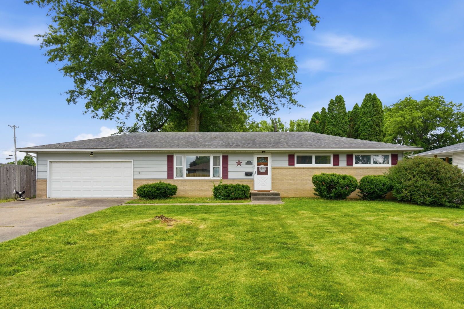 402 Bruce Avenue — Milan, IL 61264