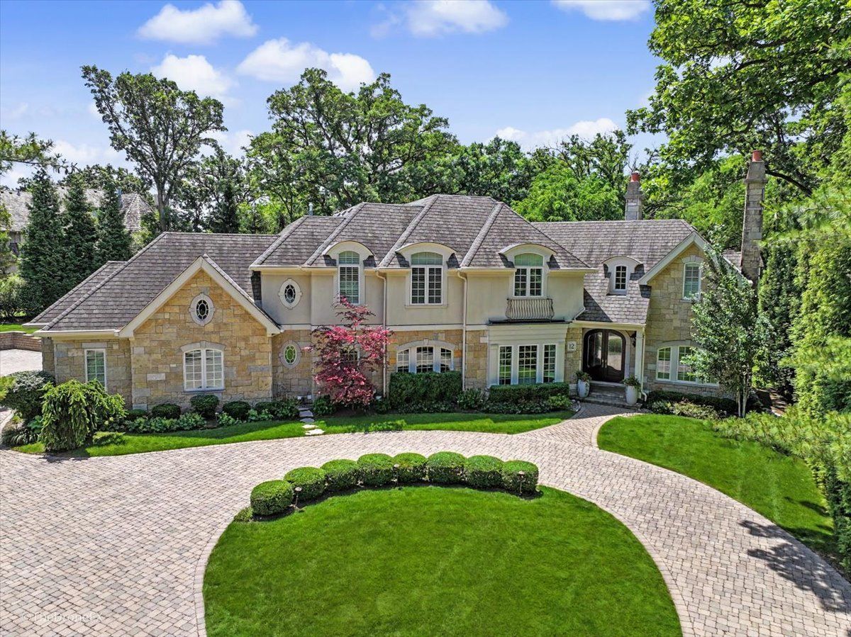 12 Carlisle Drive — Oak Brook, IL 60523