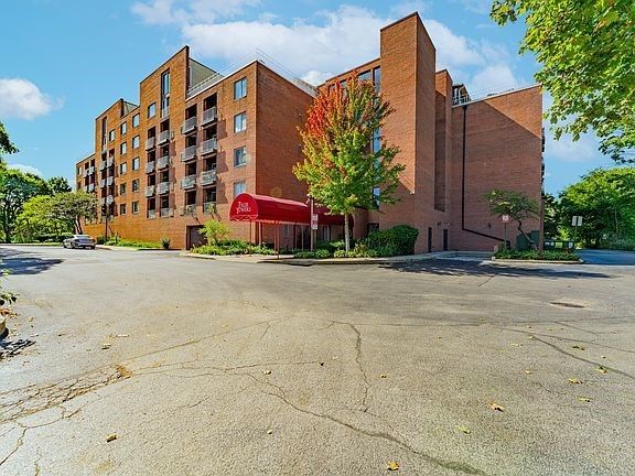1450 Plymouth Lane #501 — Elgin, IL 60123