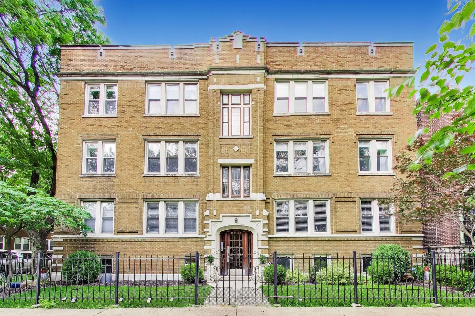 1624 W Grace Street #1 — Chicago, IL 60613