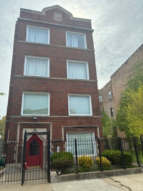 5321 S Michigan Avenue #3 — Chicago, IL 60615