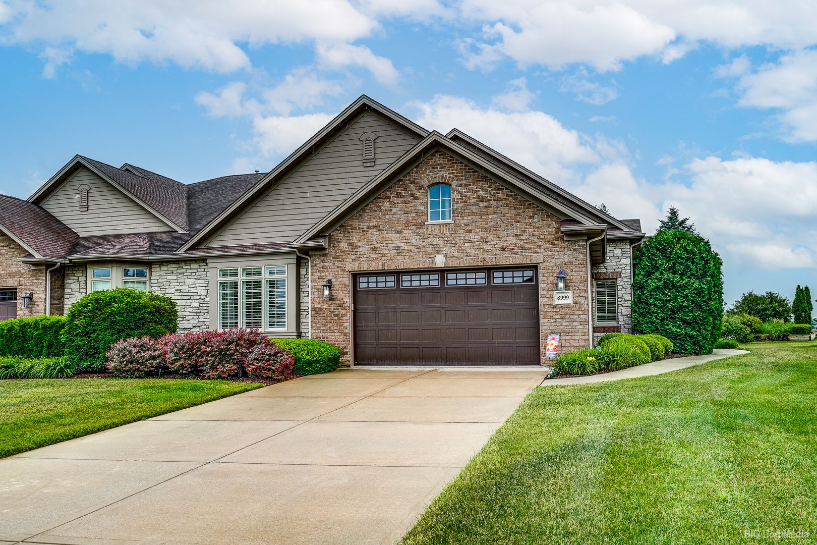 8999 Holland Harbor Circle — Frankfort, IL 60423