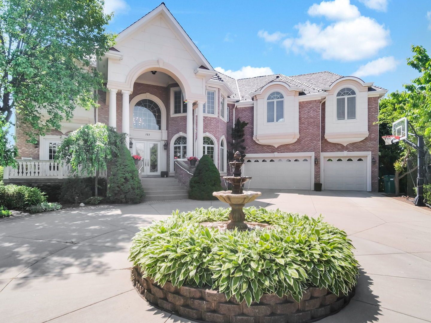 151 Palmer Circle — Vernon Hills, IL 60061