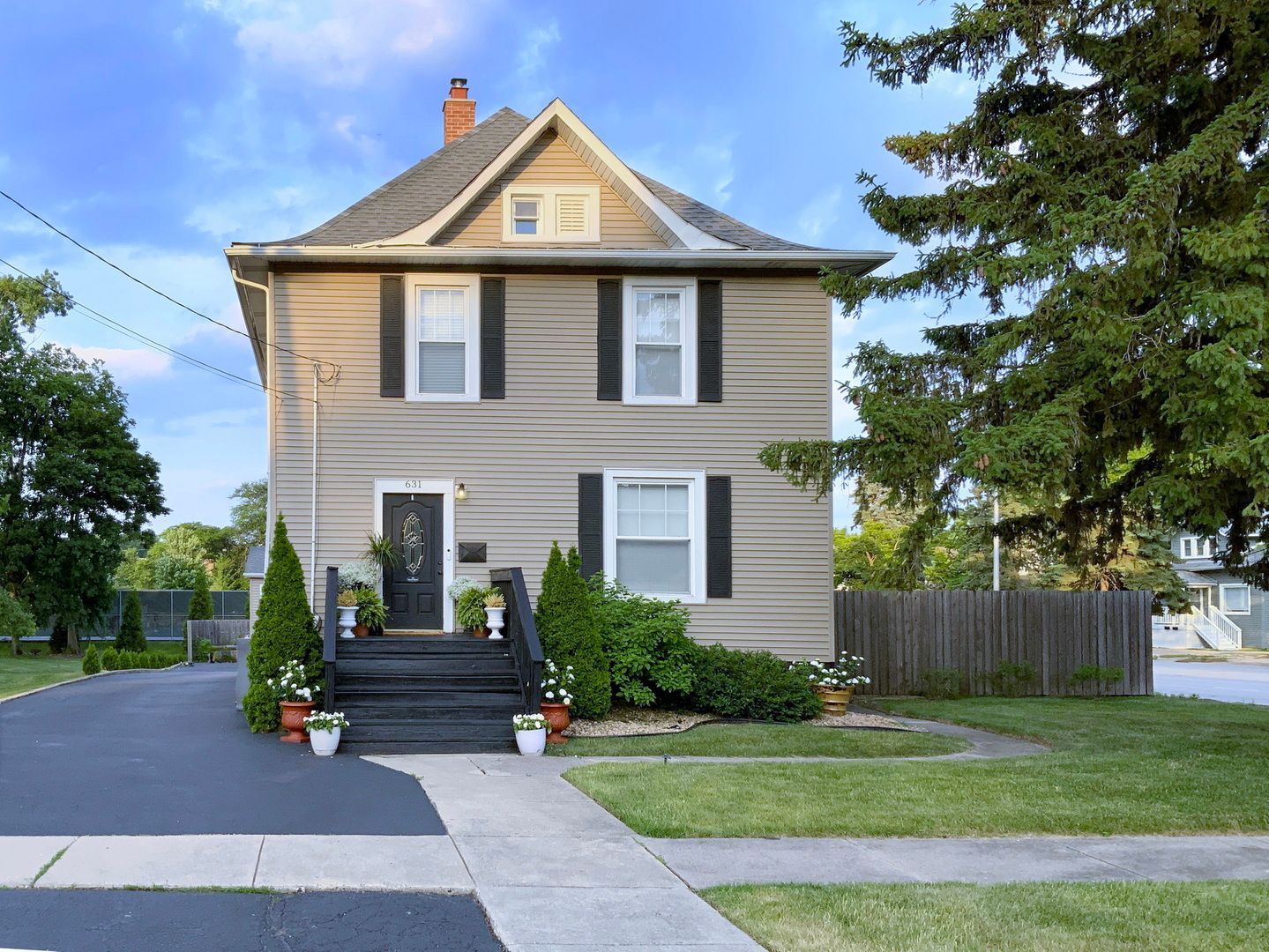 631 S Hale Street — Wheaton, IL 60187