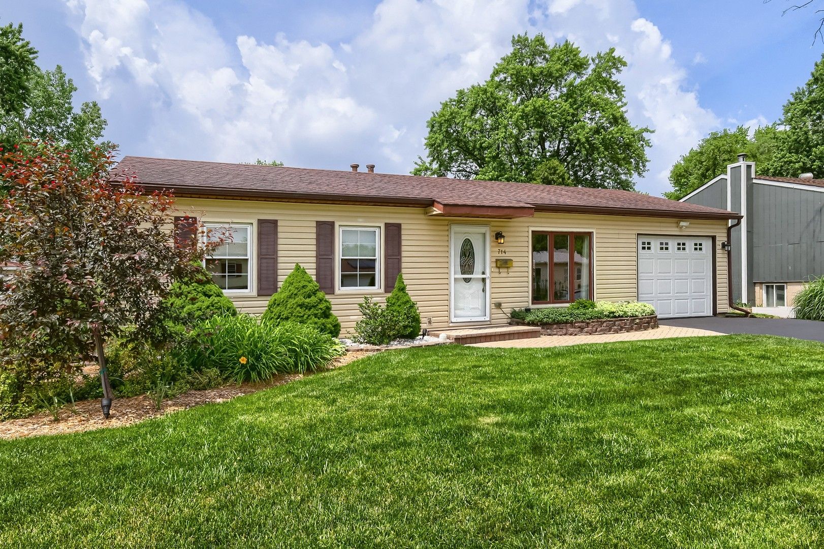 714 Sunset Circle — Streamwood, IL 60107
