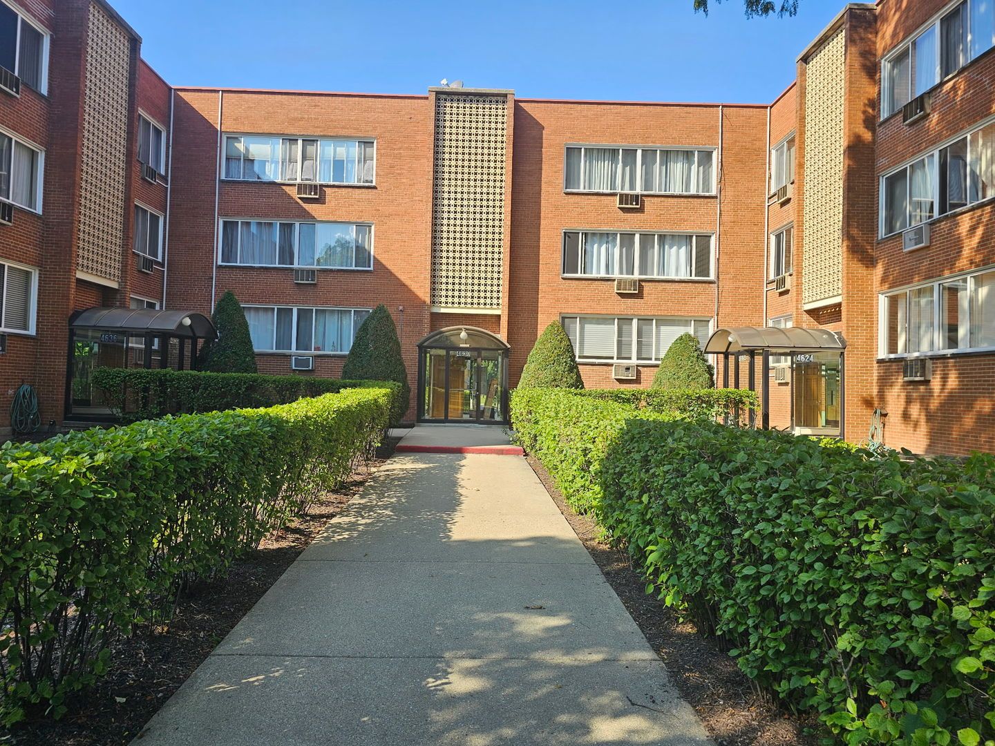 4630 WASHINGTON Street #1E — Skokie, IL 60076