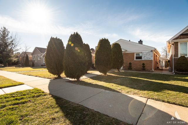 7828 Lotus Avenue — Burbank, IL 60459