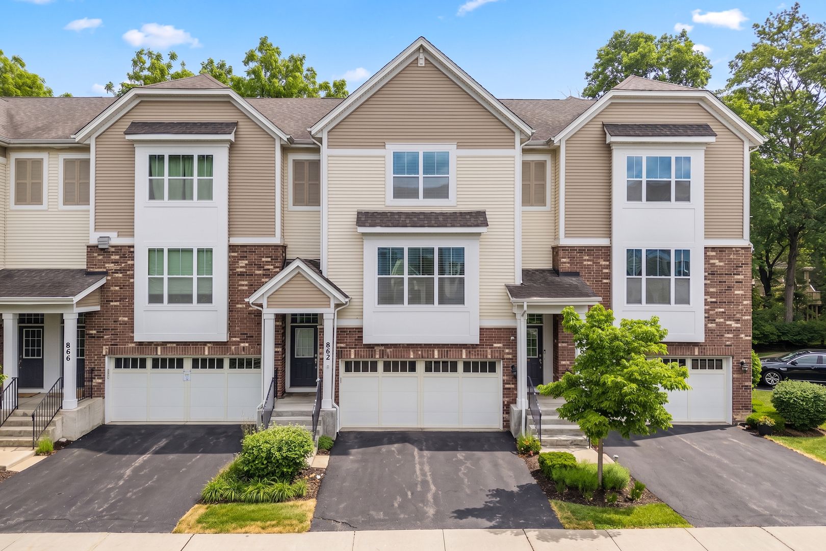 862 W Chase Lane — Palatine, IL 60067