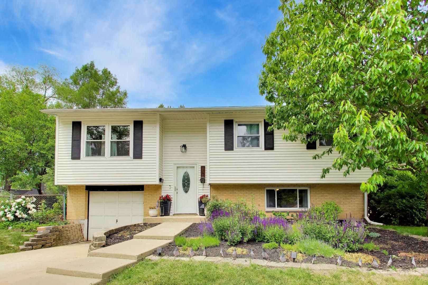 460 N Ridgemoor Avenue — Mundelein, IL 60060