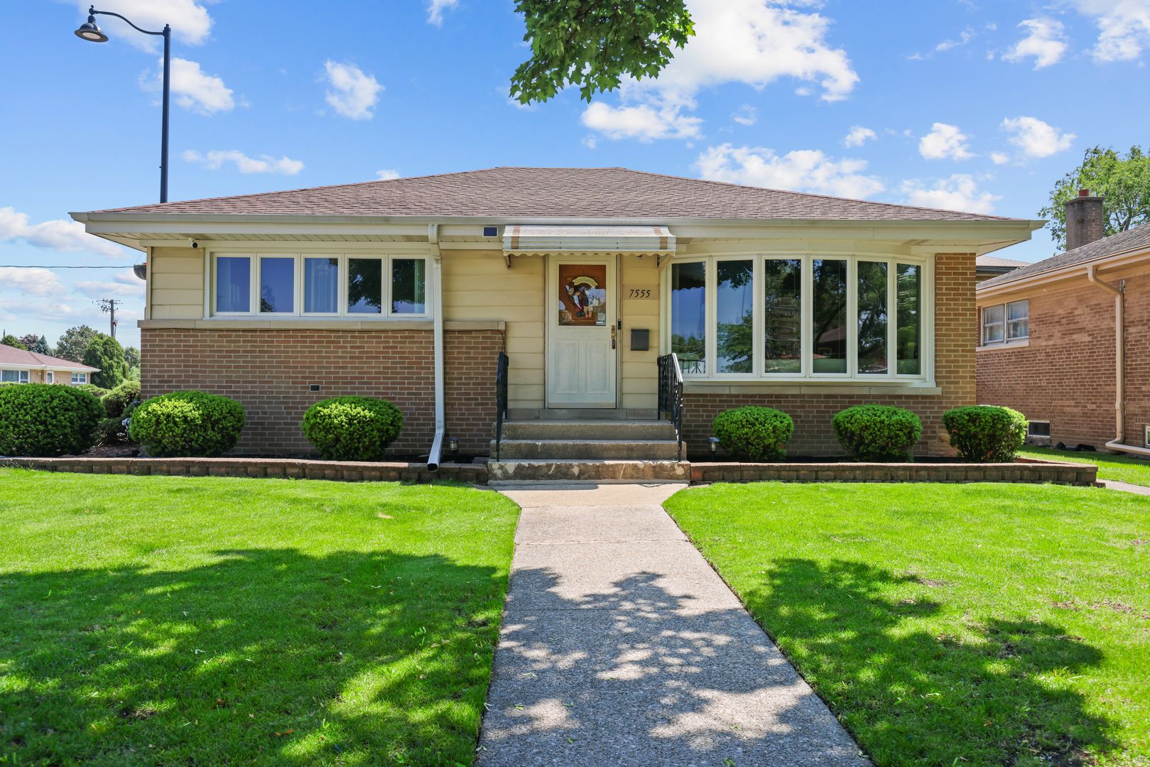 7555 N Neva Avenue — Niles, IL 60714