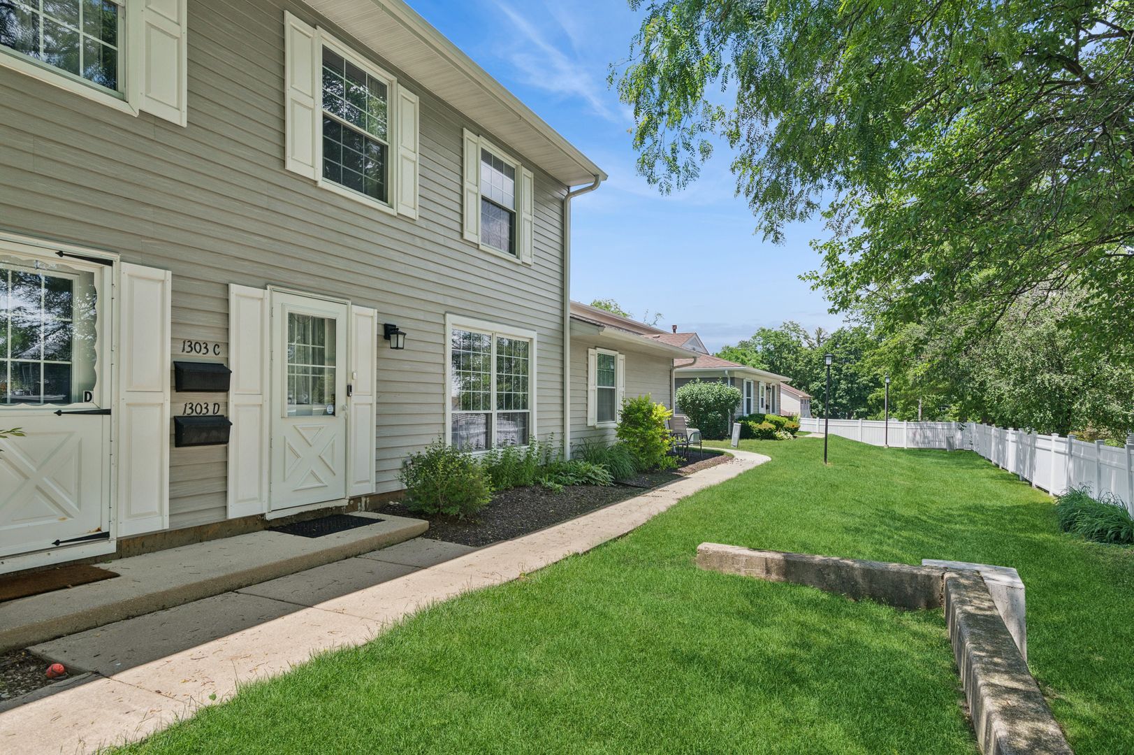1303 Woodcutter Lane #C — Wheaton, IL 60189