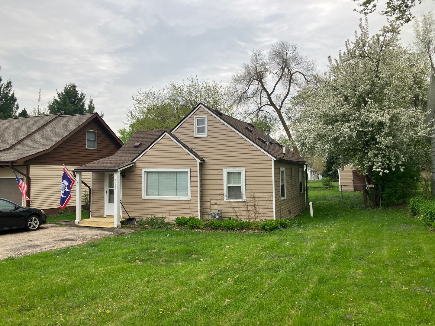 4909 Fountain Lane — Mccullom Lake, IL 60050