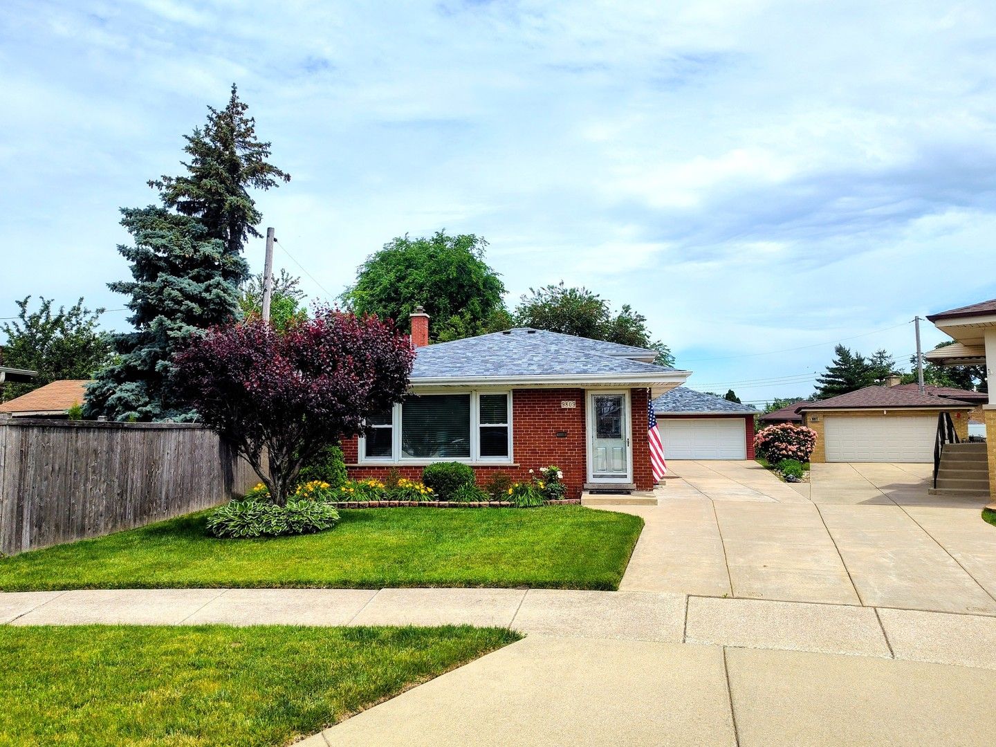 9809 S Albany Avenue — Evergreen Park, IL 60805