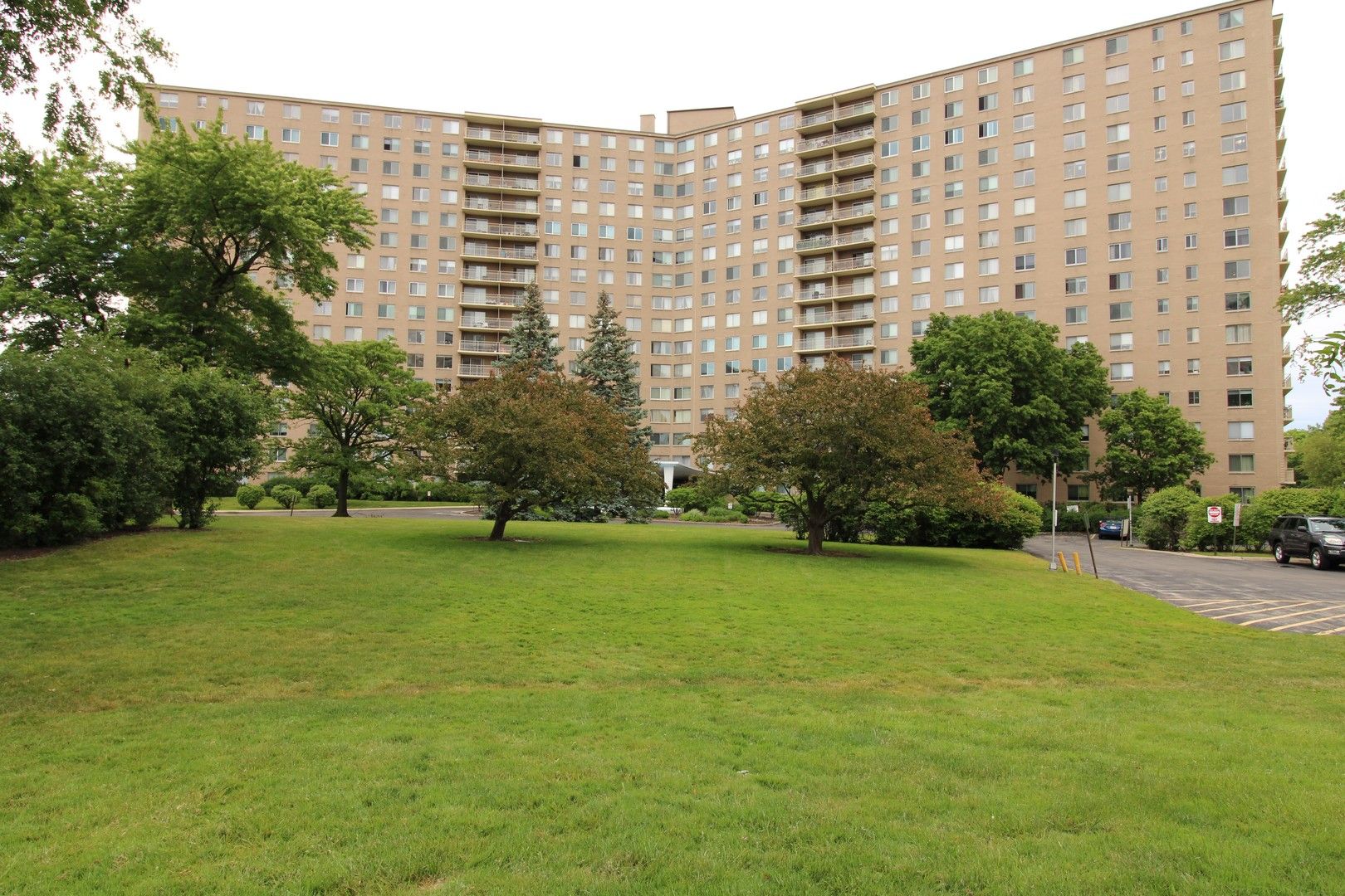 7061 N Kedzie Avenue #116 — Chicago, IL 60645