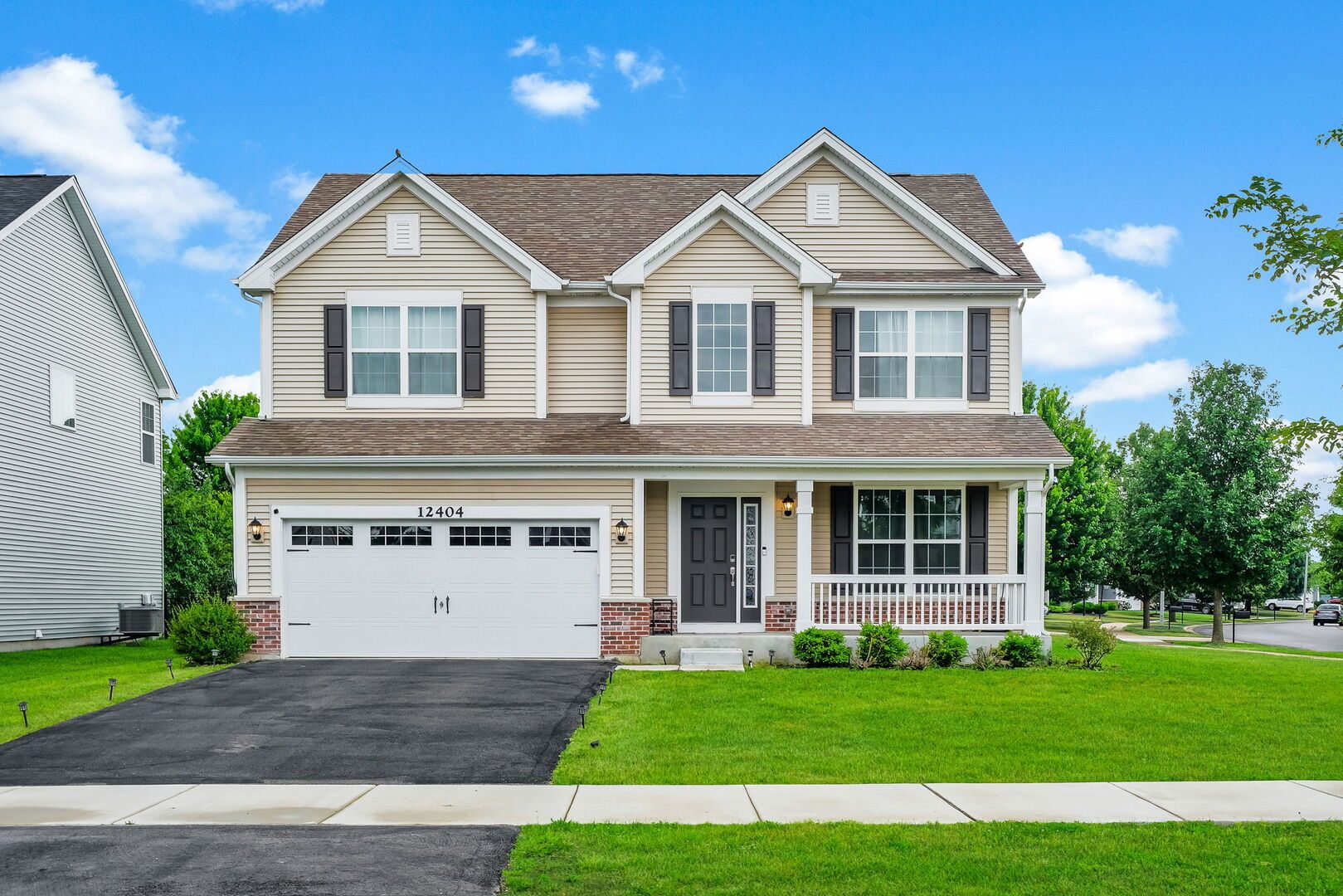12404 S Blue Water Parkway — Plainfield, IL 60585