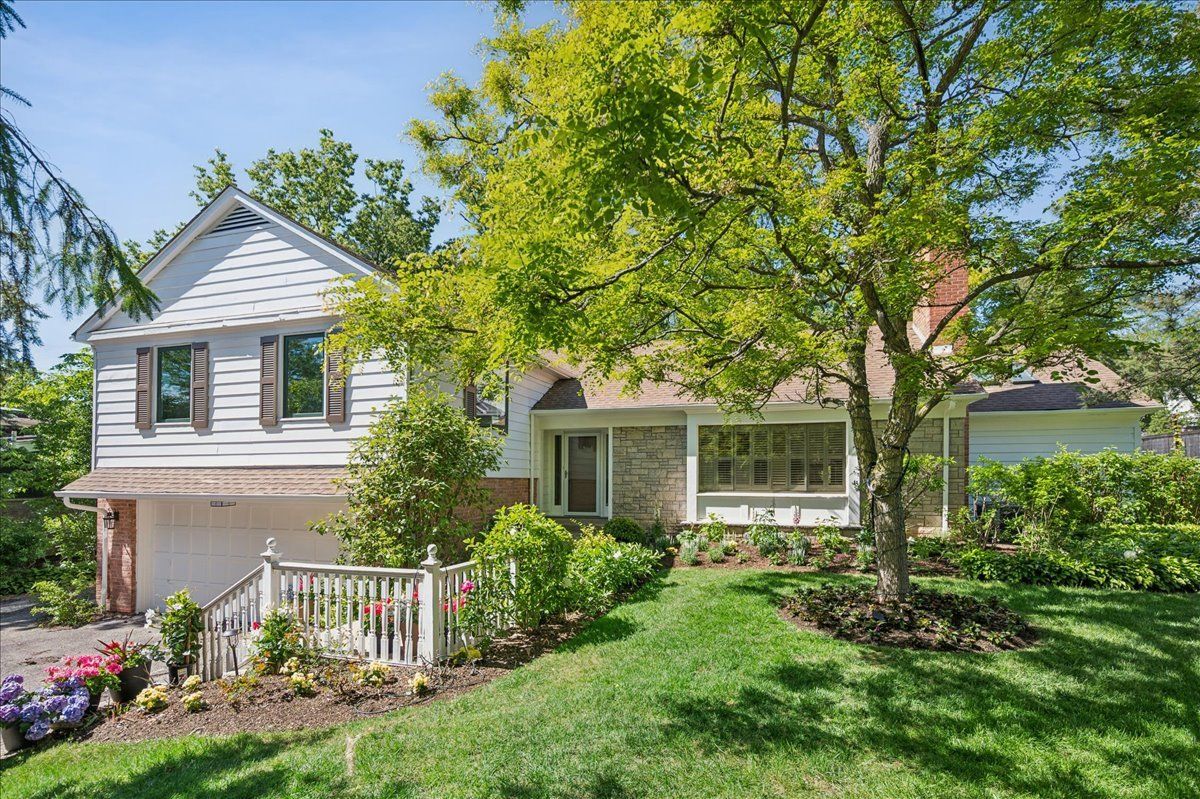 541 Dundee Road — Glencoe, IL 60022
