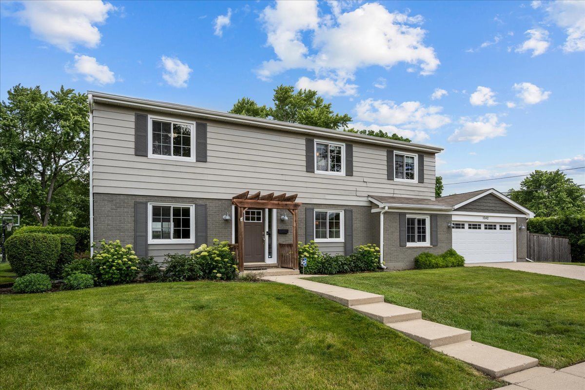 1042 Gordon Terrace — Deerfield, IL 60015