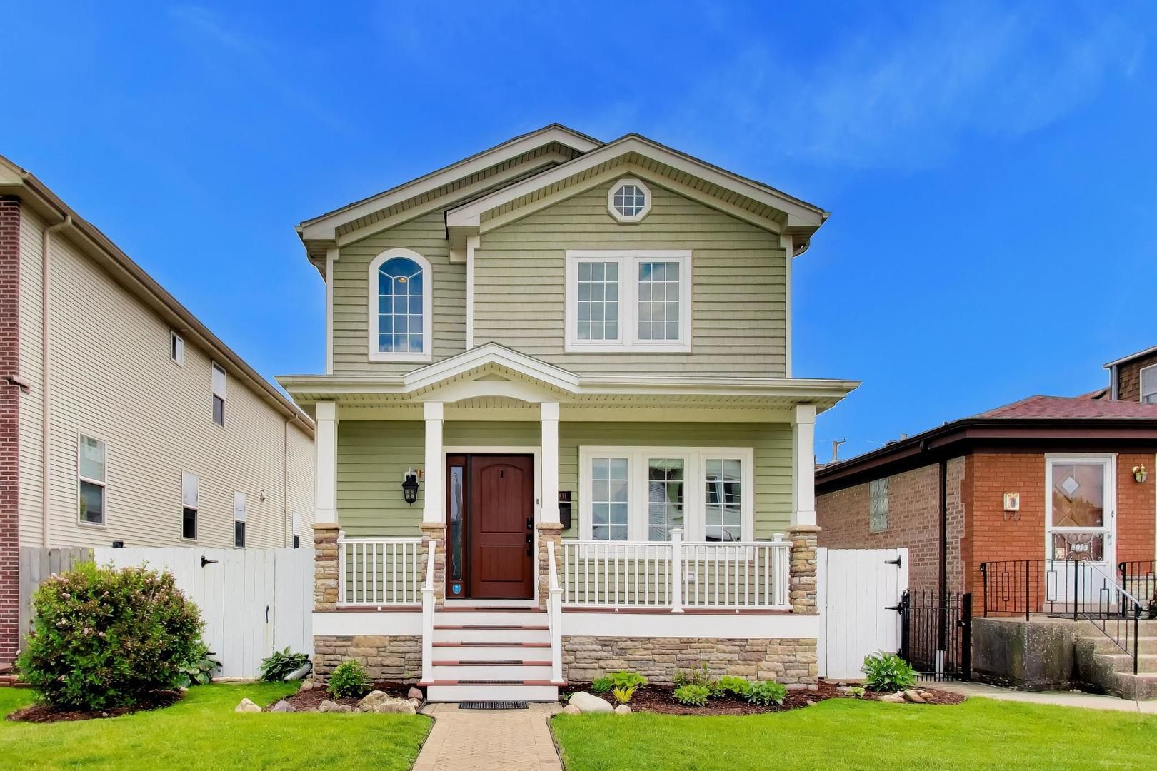 4831 W Winnemac Avenue — Chicago, IL 60630