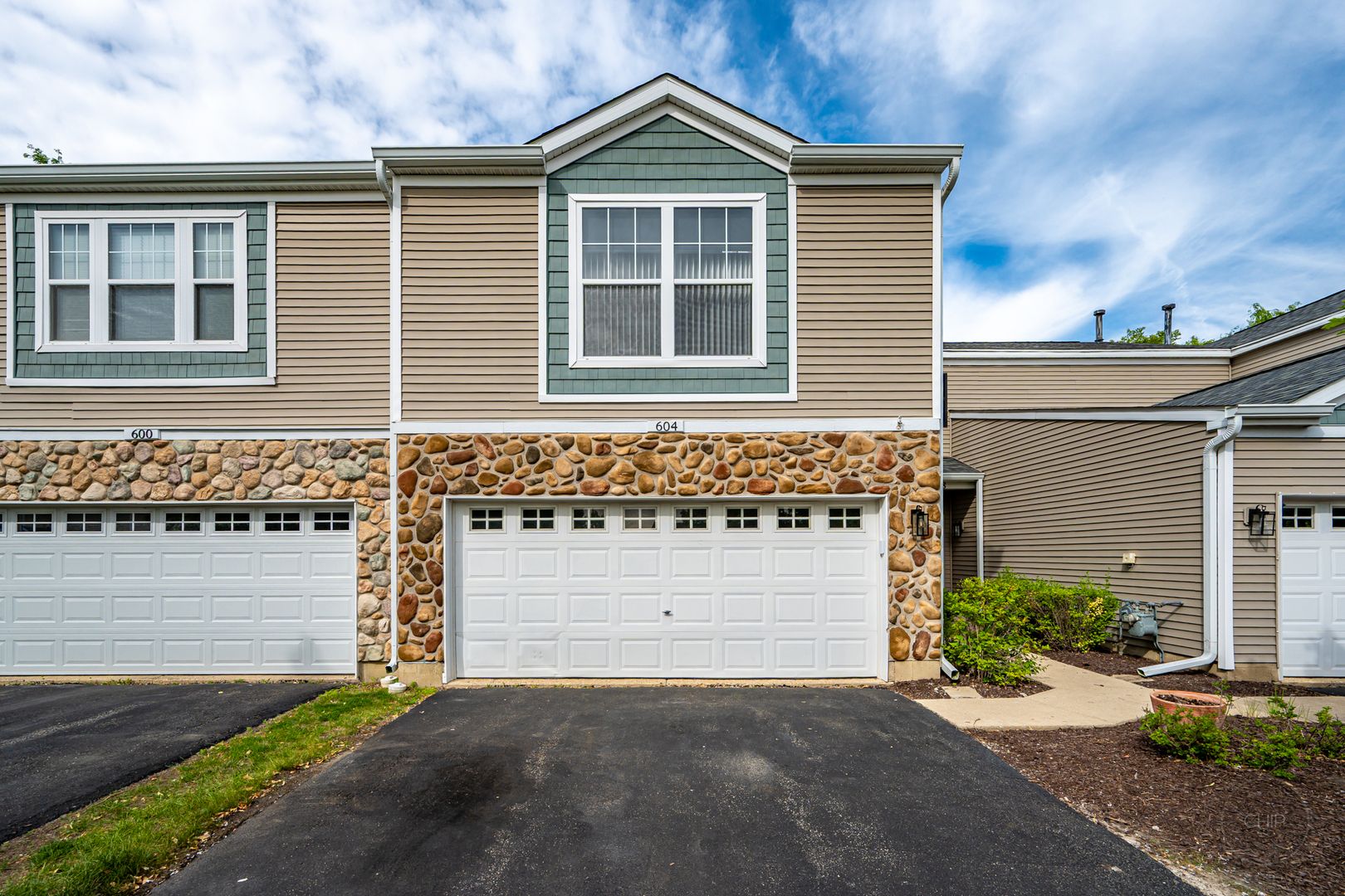 604 BLACKSTONE Court — Aurora, IL 60504