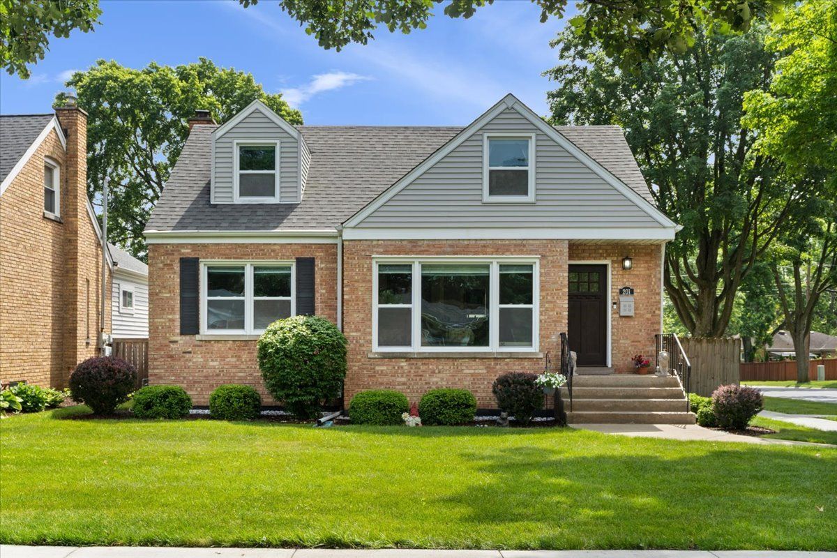 201 N Maple Street — Mount Prospect, IL 60056