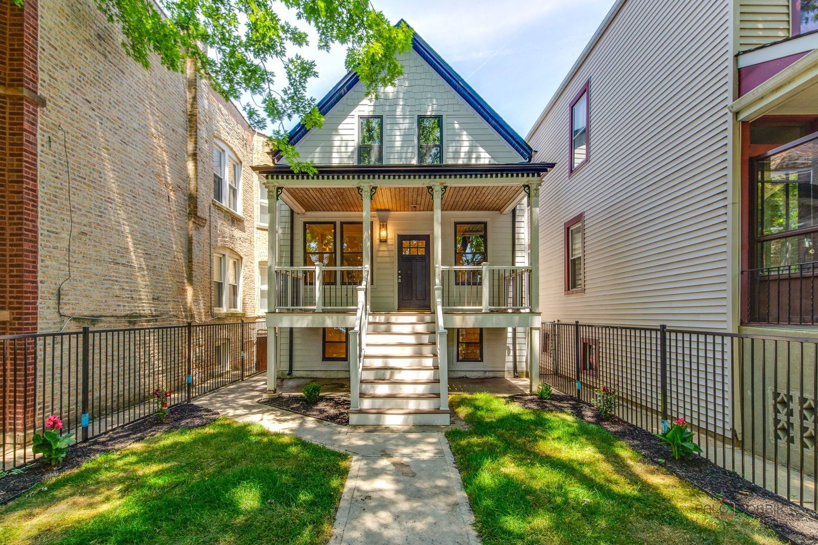 1826 W Farragut Avenue — Chicago, IL 60640