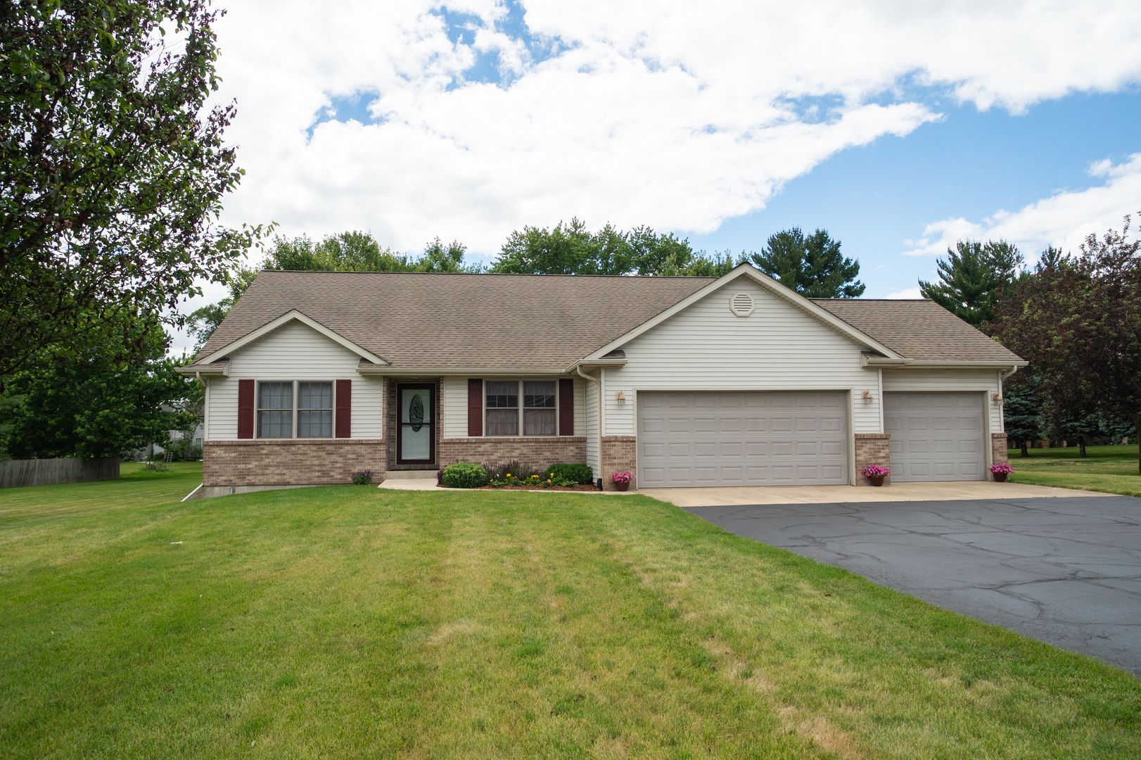 10092 Raindance Drive E — Rochelle, IL 61068