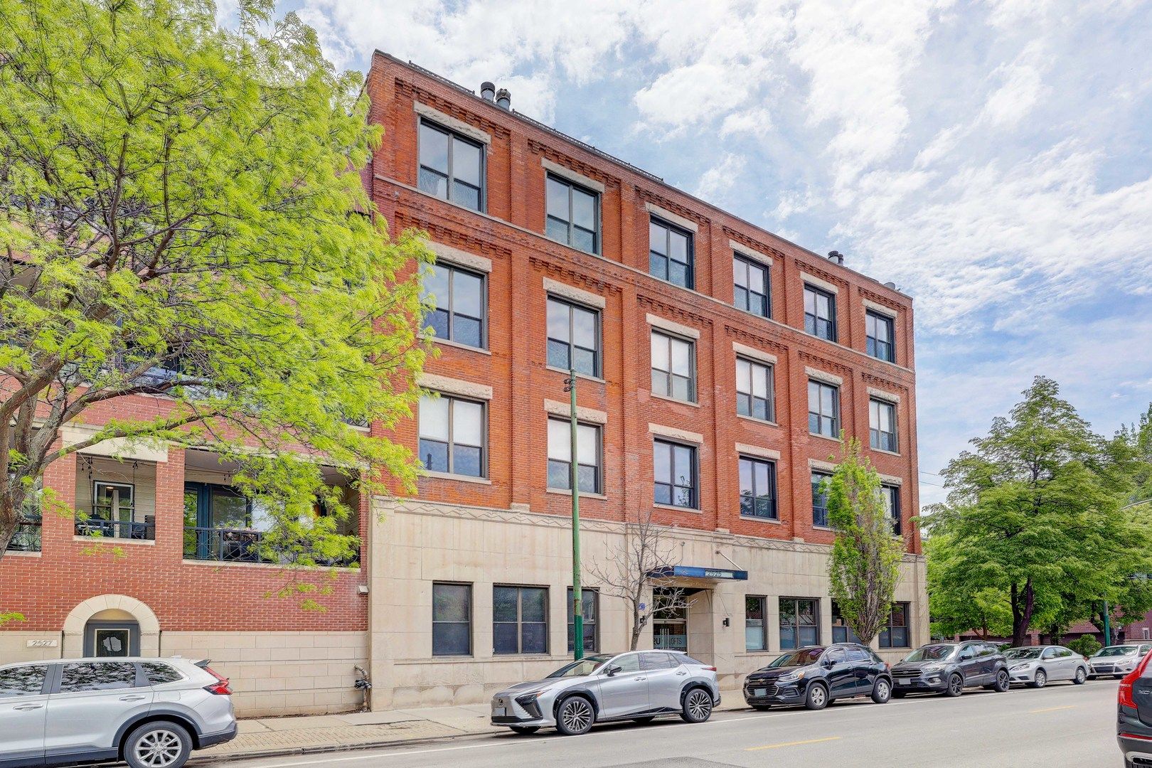 2525 N Sheffield Avenue #2C — Chicago, IL 60614
