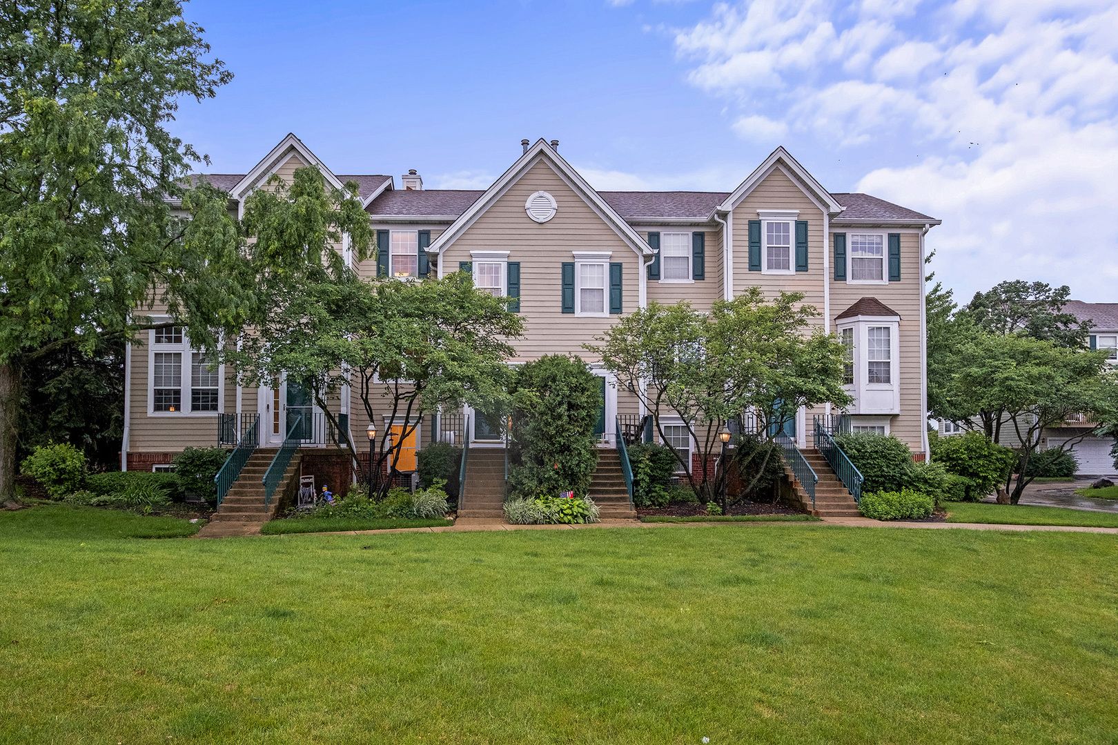 2418 Courtyard Circle #3 — Aurora, IL 60506