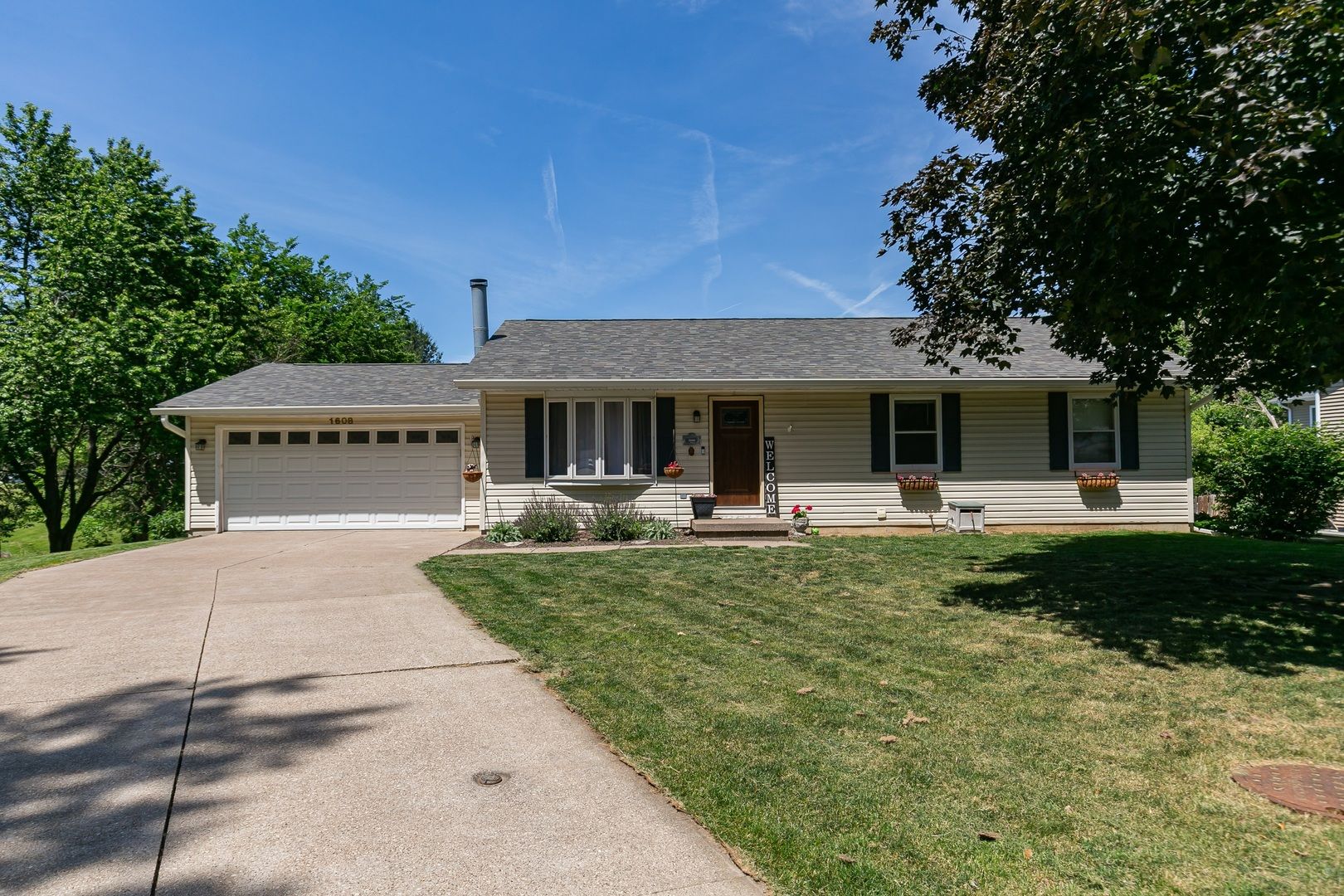 1608 W 4th Street — Coal Valley, IL 61240
