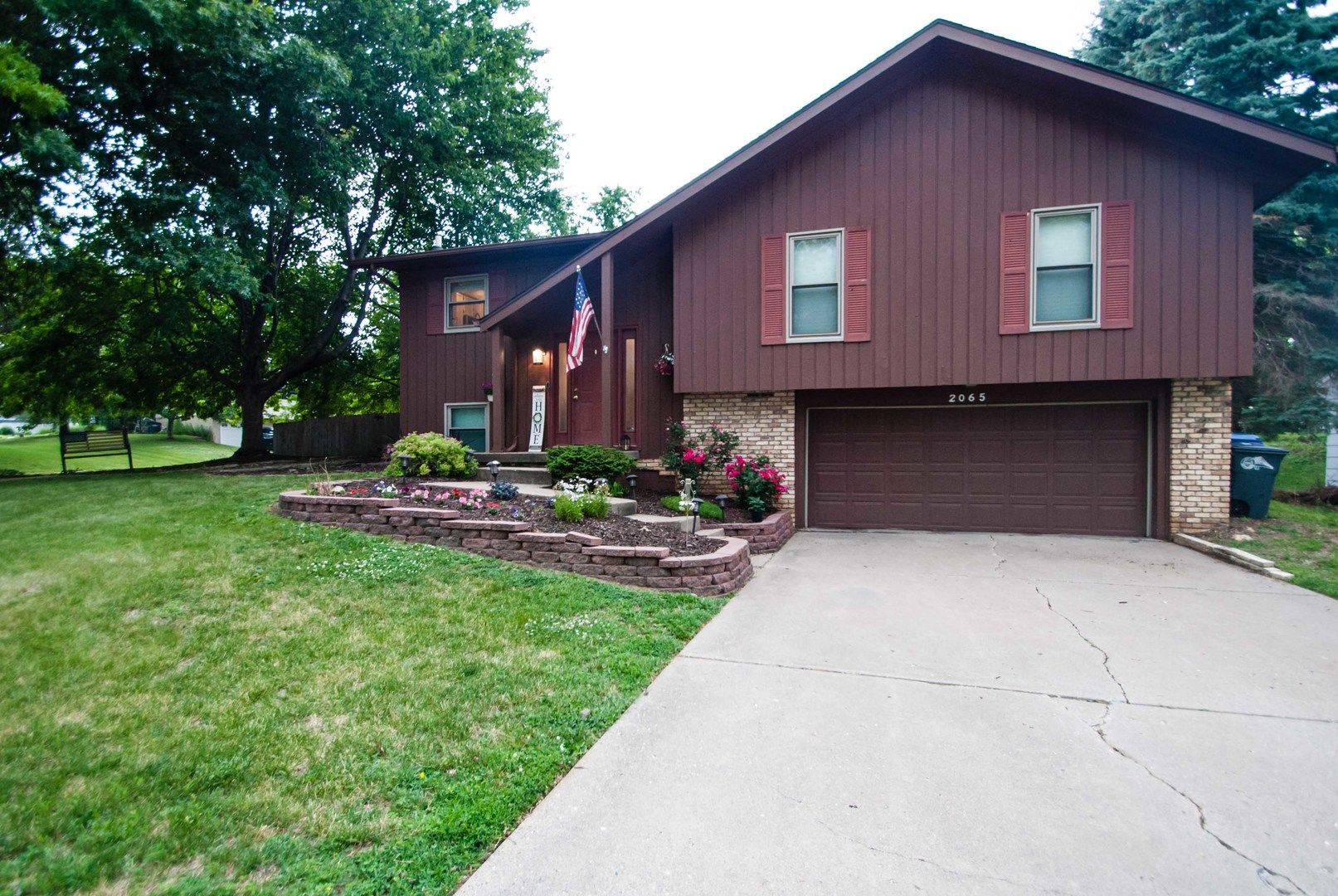 2065 Hollow View Drive — Bettendorf, IA 52722