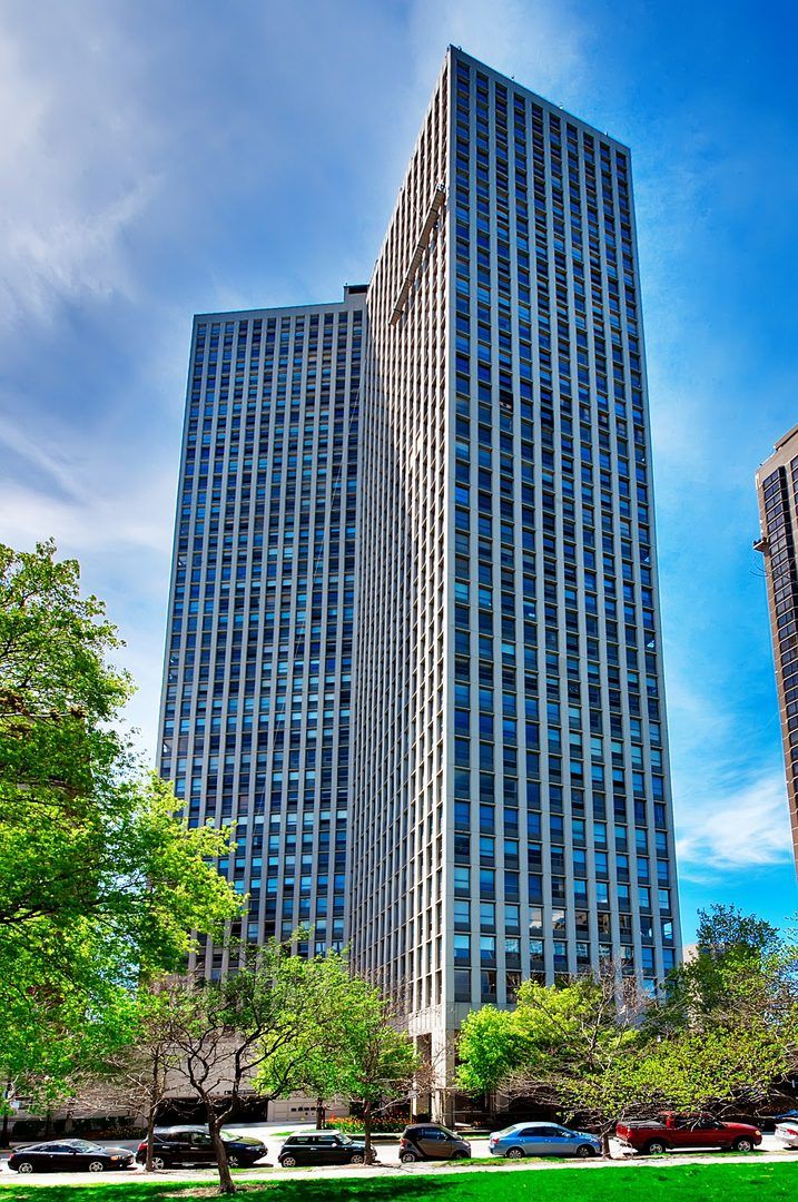 2626 N LAKEVIEW Avenue #2911 — Chicago, IL 60614