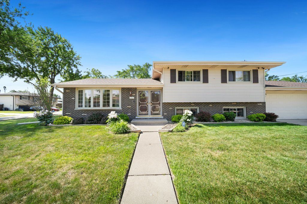 365 W Myrick Avenue — Addison, IL 60101