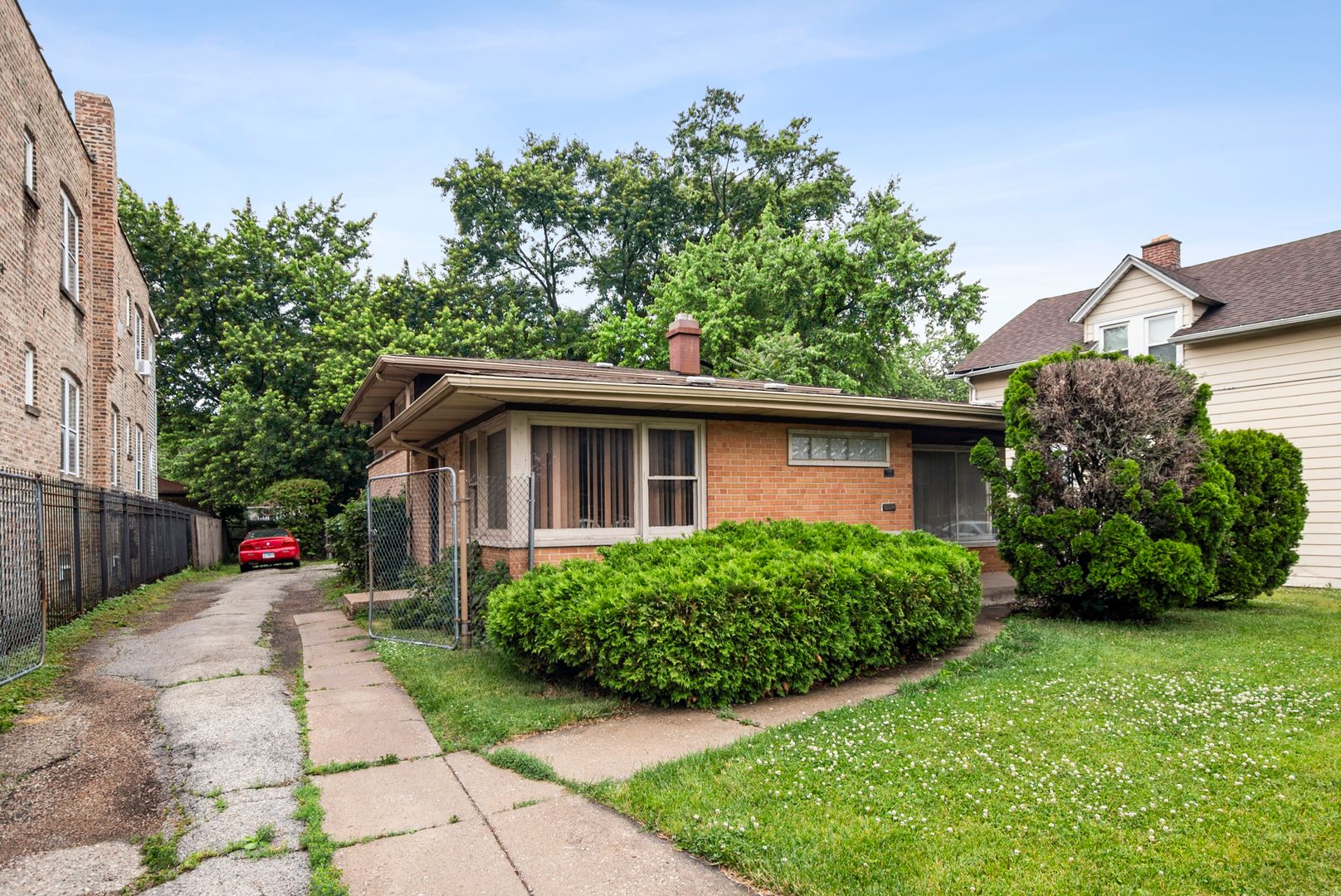11600 S Hale Avenue — Chicago, IL 60643
