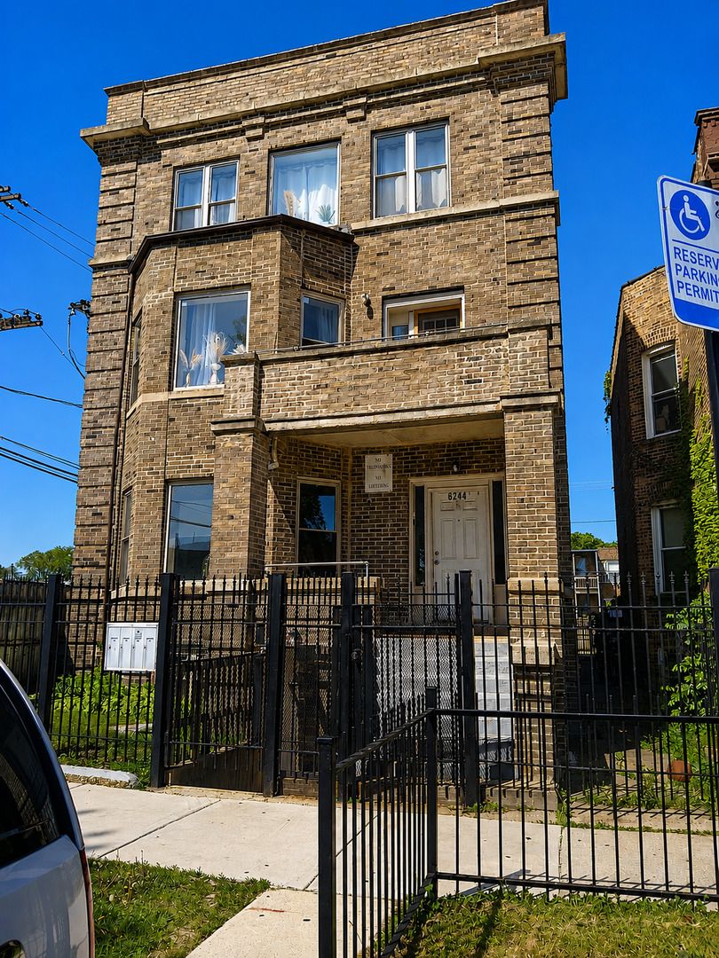 6244 S Langley Avenue — Chicago, IL 60637