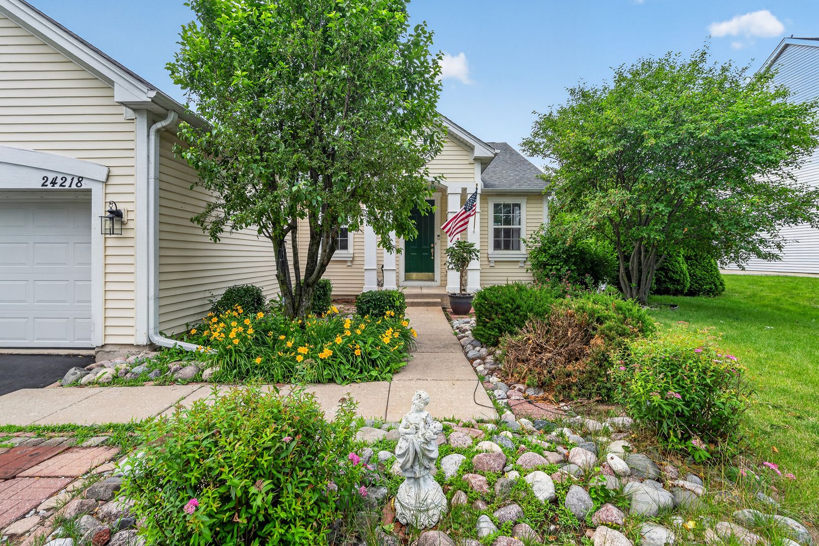 24218 Apple Creek Lane — Plainfield, IL 60586
